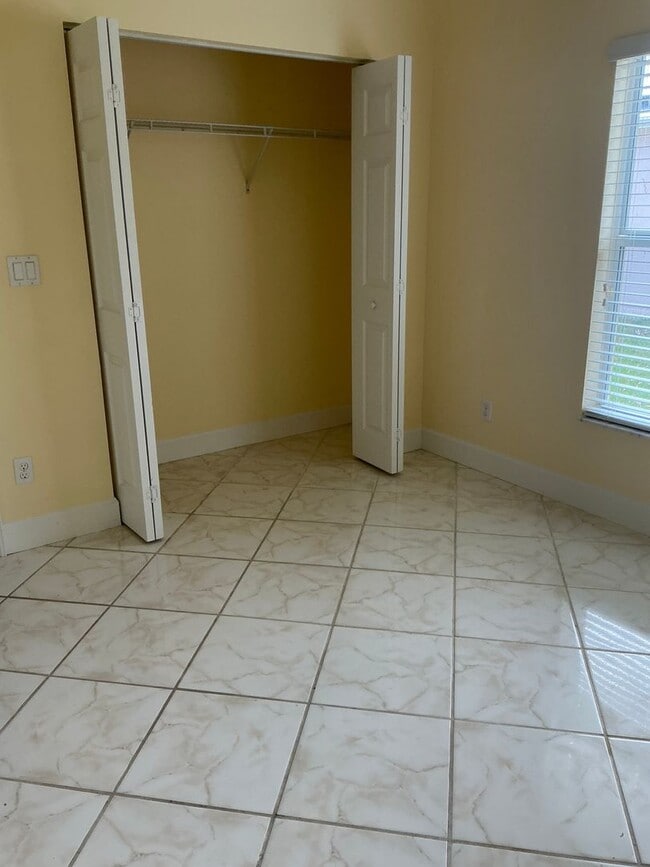 Building Photo - Pool home 4/3/2  Located East of US One  for Rent