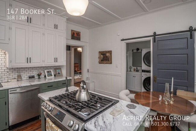 Building Photo - 147 S Booker St