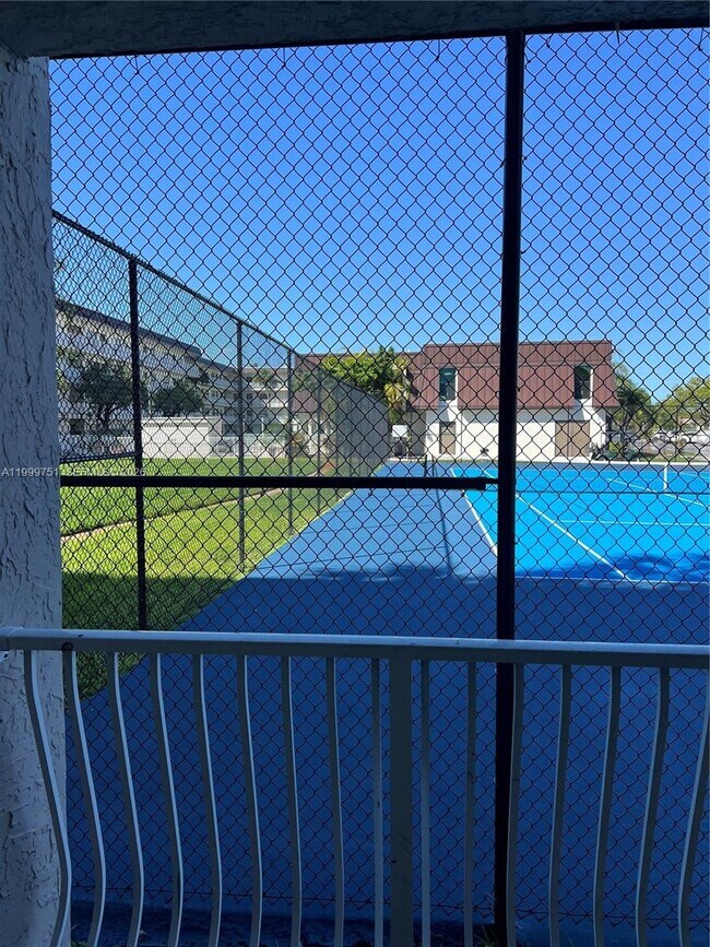 Building Photo - 500 NE 2nd St