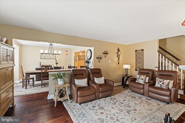 Building Photo - 79 Manor Cir