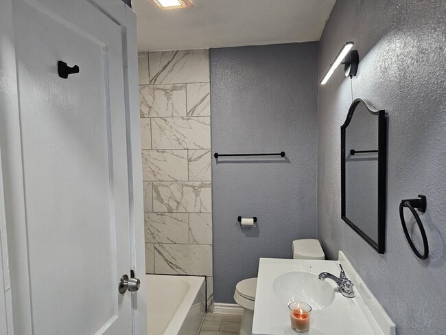 Building Photo - 2 bedroom house for rent in Downtown Killeen