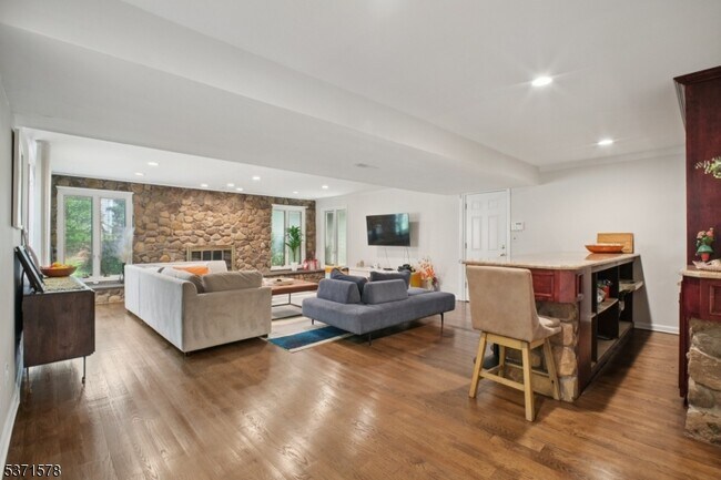 Building Photo - 5 Trombley Dr