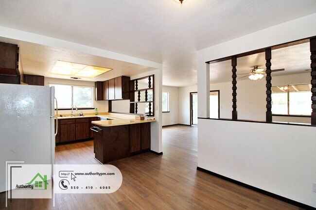 Building Photo - 8615 Patricia Dr