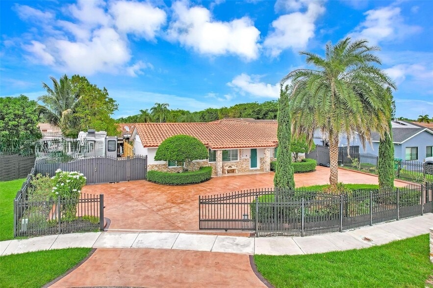 Primary Photo - 4225 SW 133rd Ct
