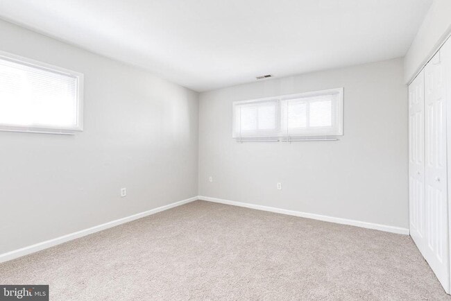 Building Photo - 142 Alview Terrace