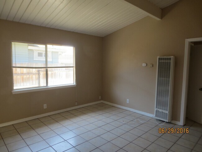 Building Photo - P54500