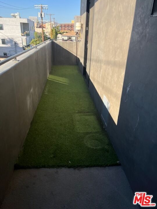 Building Photo - 1445 S Fairfax Ave