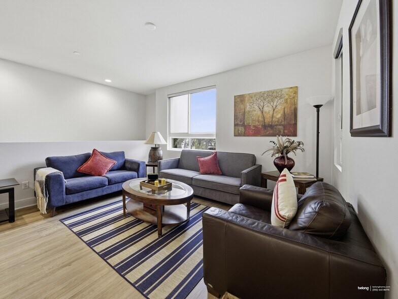 Building Photo - 2111 N Cahuenga Blvd