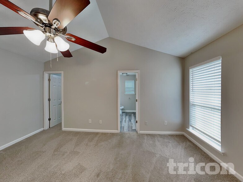 Building Photo - 530 Mackinaw Dr