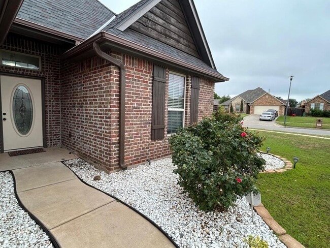 Building Photo - 5701 NW Valor Ave