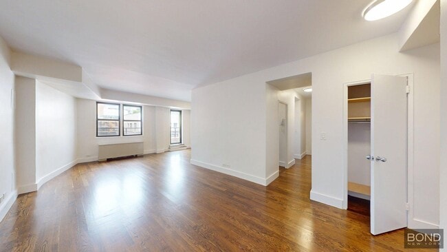 Primary Photo - 220 E 63rd St