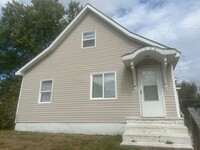 Building Photo - 1008 W 1st St