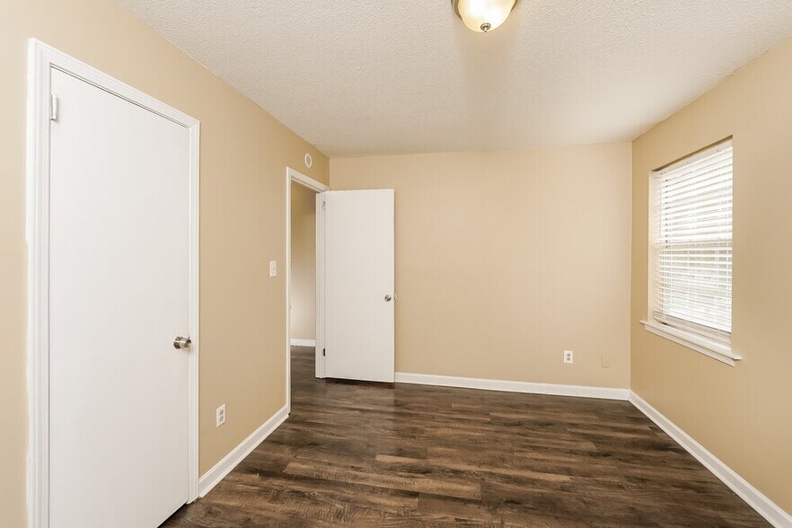 Building Photo - 1416 Maralyn Dr