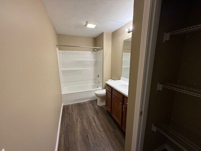 Building Photo - 115 W Ash St