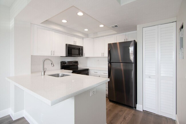 Building Photo - ONE BEDROOM ONE BATHROOM! WATERFRONT COMMU...