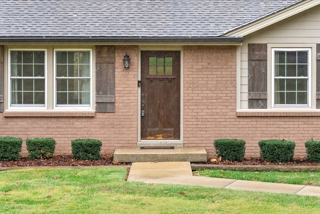 Building Photo - Newly Renovated Home w/ FULL Basement!