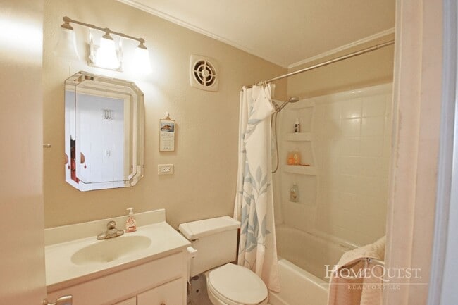 Building Photo - View!  2/1/1 - Mountain View Terrace - $24...