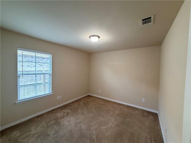 Building Photo - 9646 Estate Dr