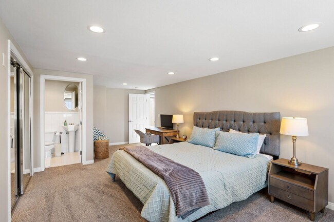 Building Photo - 5 Bedroom + 4 Bathroom Home  | Ocean Opulence | Furnished Monthly Rental