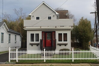 Building Photo - 500 18th Ave