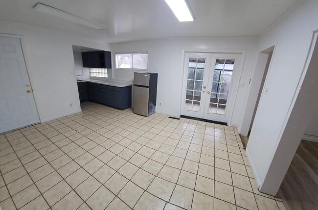 Building Photo - 128-130 Arletta