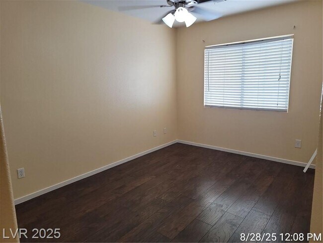 Building Photo - Charming Silverado Ranch Home!