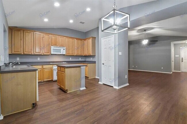 Building Photo - 7808 Salton Ln