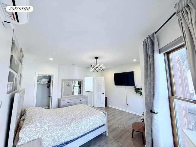 Building Photo - 716 Hancock St