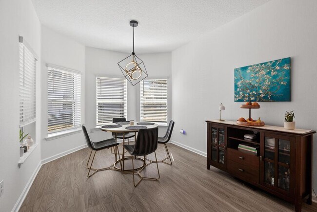 Building Photo - 67 Windermere Way