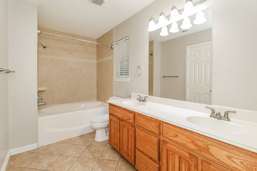 Building Photo - 7917 Val Verde Dr