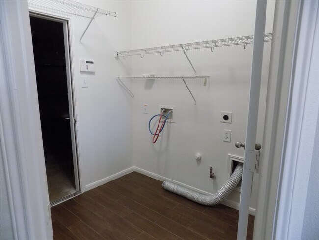 Building Photo - 1918 Appleton Dr