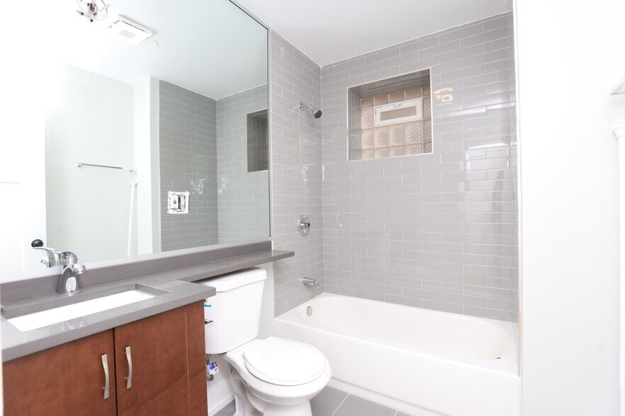 Building Photo - 562 W Arlington Pl