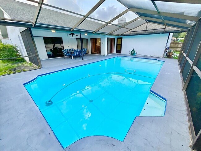 Building Photo - 1349 Hillside Dr