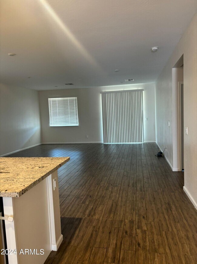 Building Photo - 2002 E Brooklyn Dr