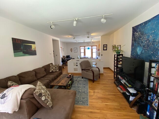 Building Photo - 632 W Patterson Ave