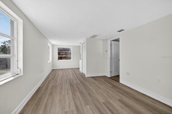 Building Photo - 5409 Oceanic Rd