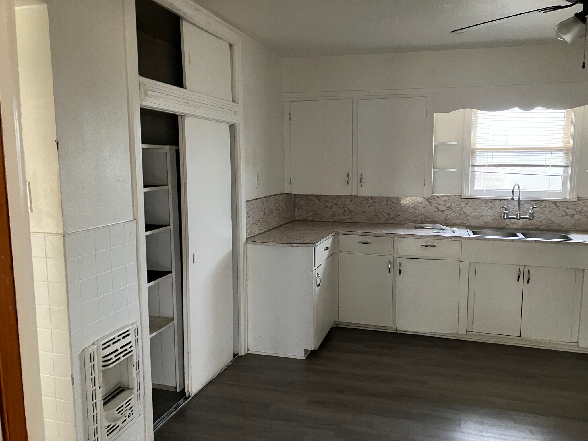 Building Photo - 600 Alexander