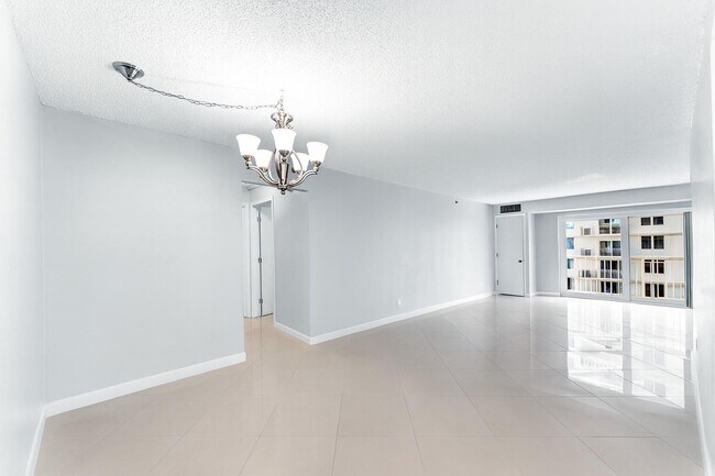 Building Photo - 3215 S Ocean Blvd