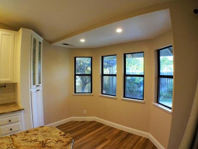 Building Photo - 3008 California Park Dr