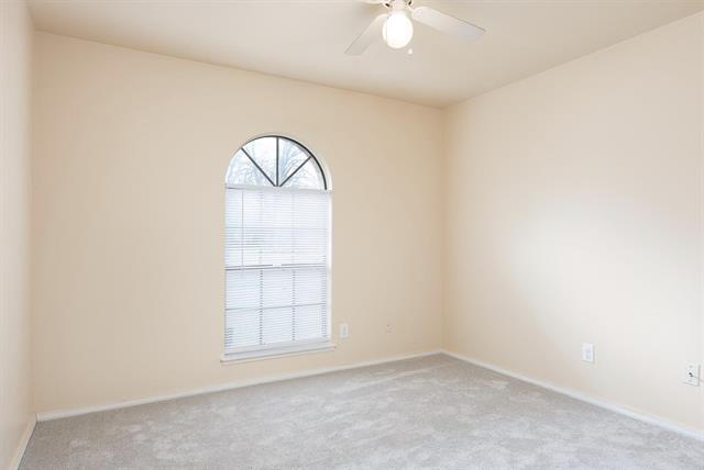 Building Photo - 504 Woodcrest Way