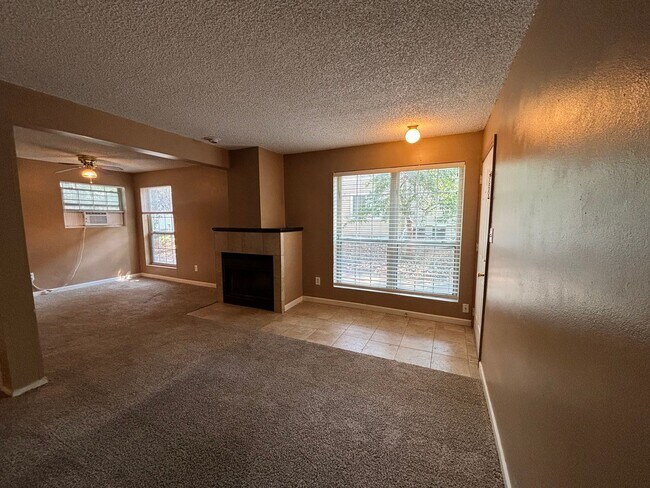 Building Photo - $200 Off First Month - Charming Ground-Level Apartment in the Heart of Fort Collins