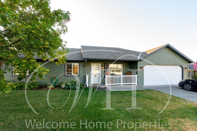 Primary Photo - Conveniently Located 3 Bedroom Home with F...