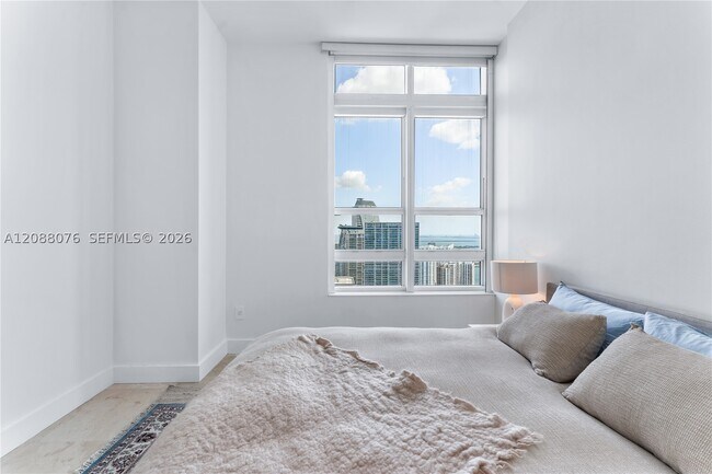Building Photo - 950 Brickell Bay Dr