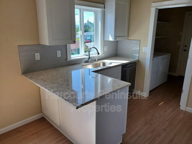 Building Photo - 1803 Windermere Dr NE