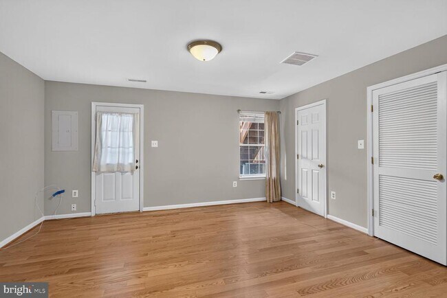 Building Photo - 2432 Clover Field Cir
