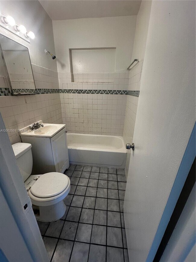 Building Photo - 821 SW 2nd St