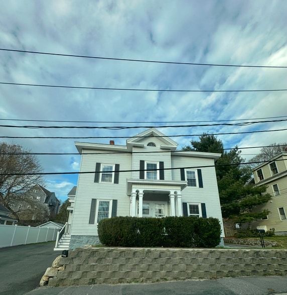 Charming curb appeal with classic New England character - 7 Buxton Ct