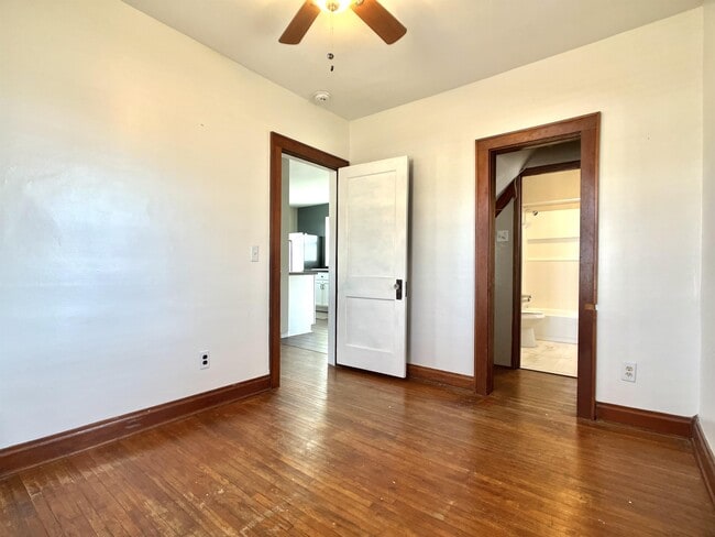 Building Photo - 1523 W Clark St