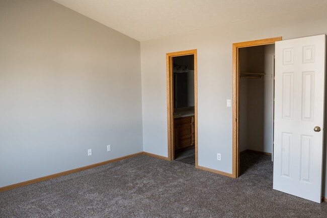 Building Photo - 7337 Collister Rd