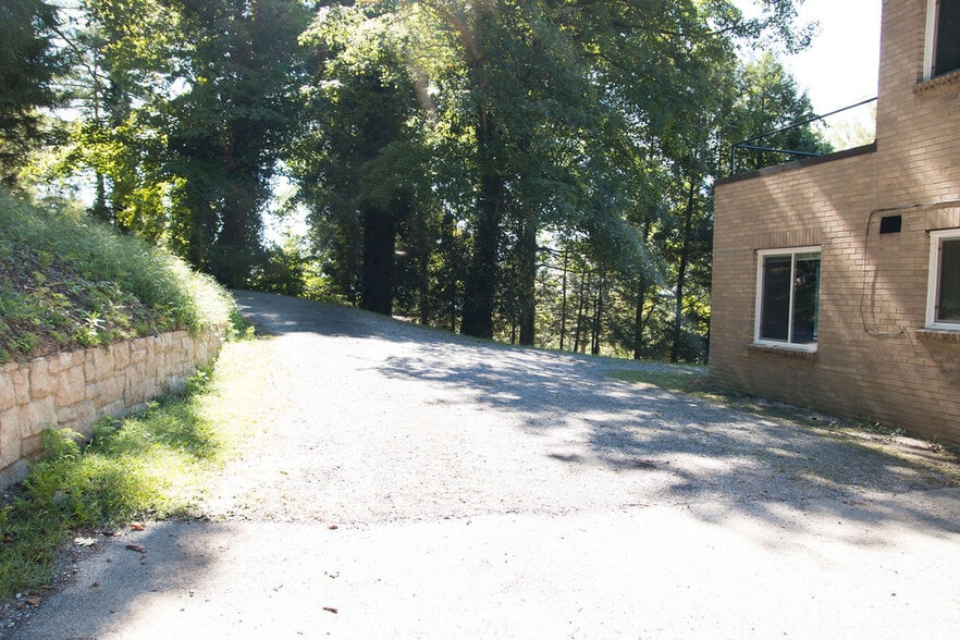 Building Photo - 1223 Greenbrier Rd